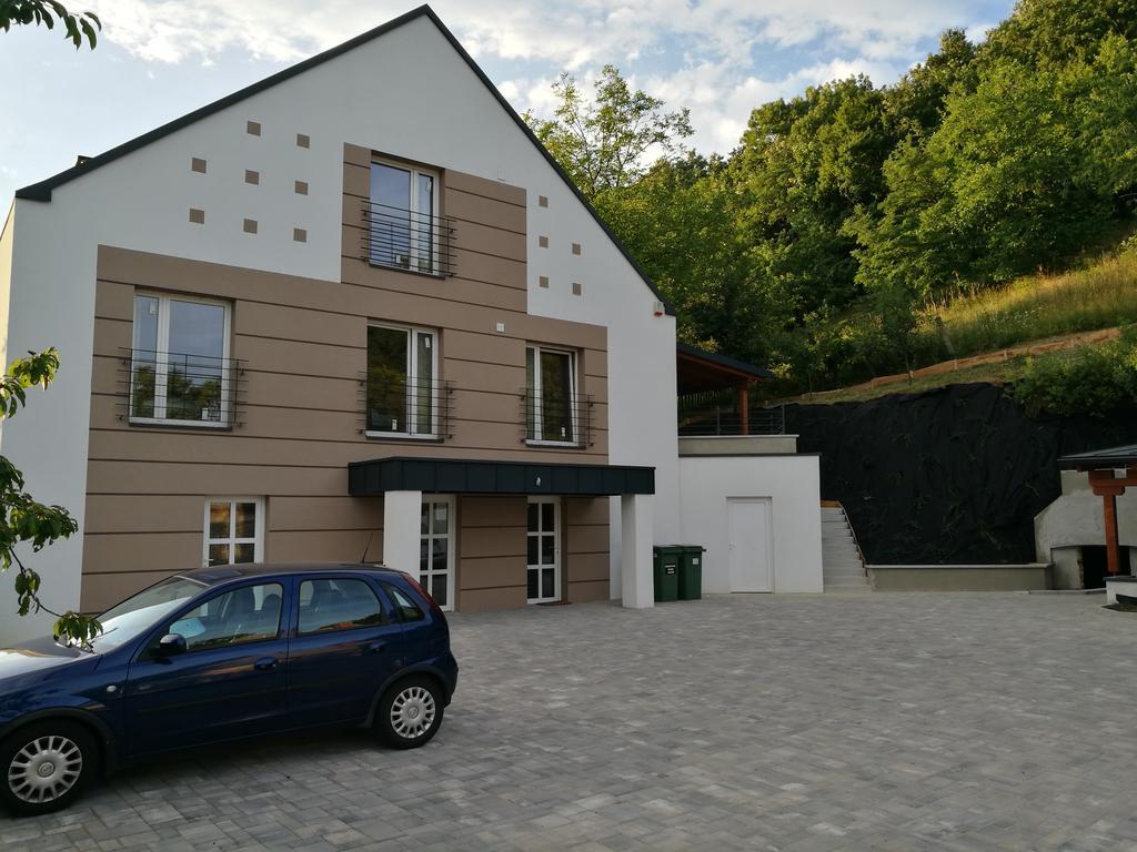 Family Apartman Epleny Bagian luar foto